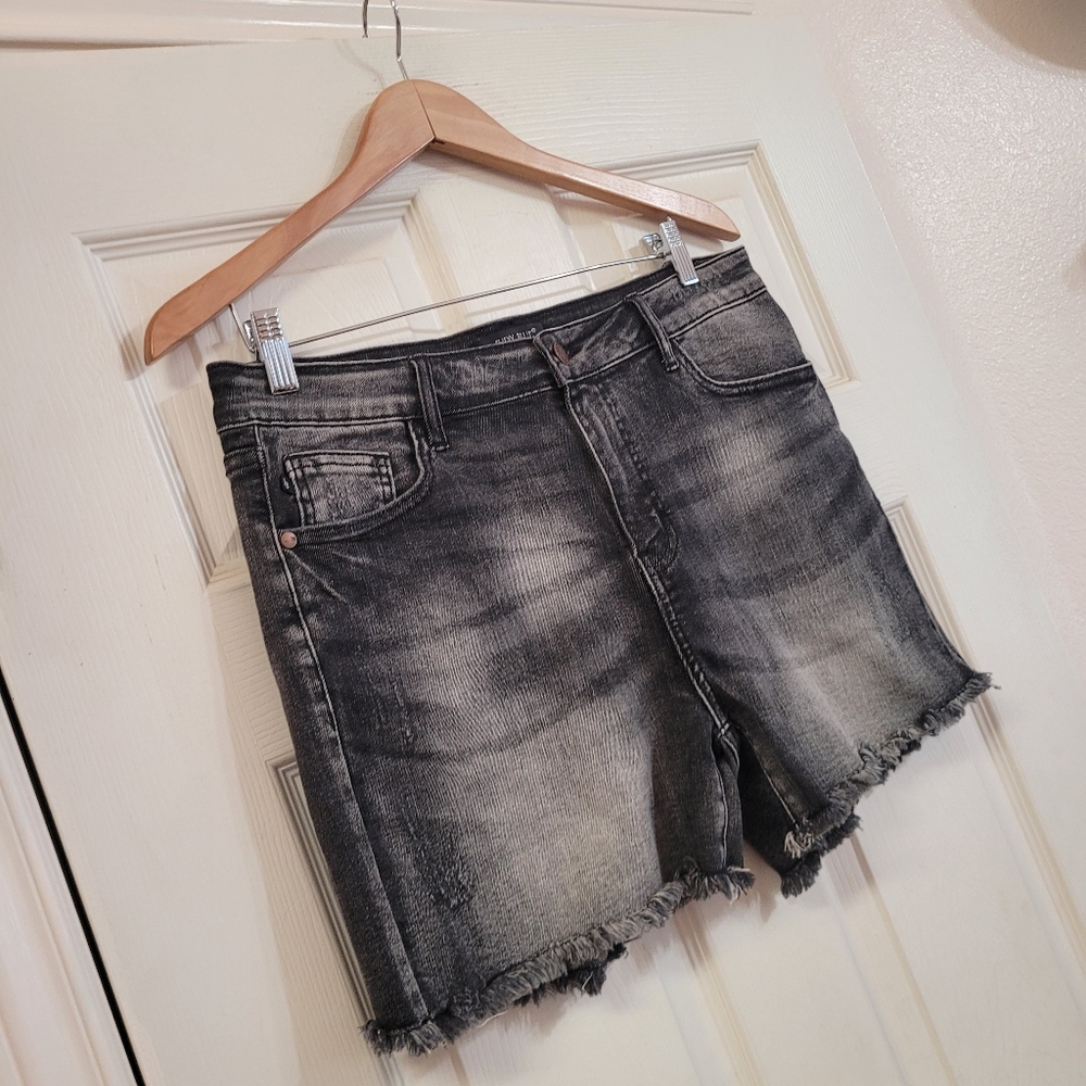 Judy Blue Women's High Rise Charcol Wash Cutoff Denim Shorts Size XL - Picture 3 of 6